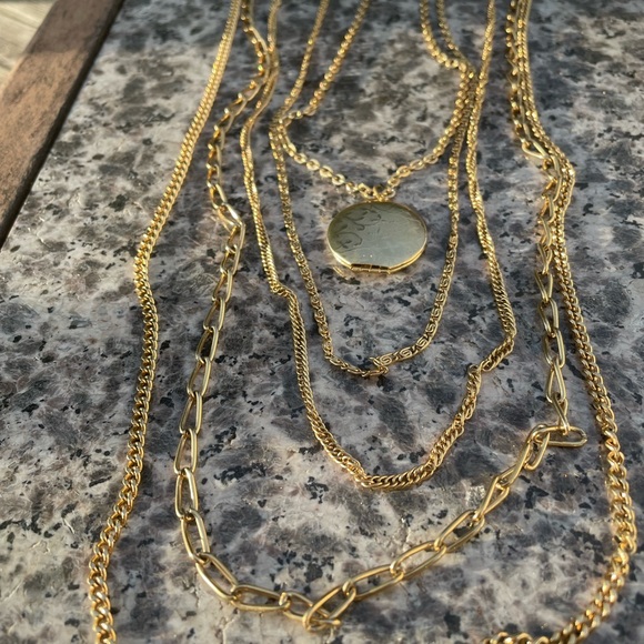 Vintage Gold layered locket necklace - Picture 7 of 11